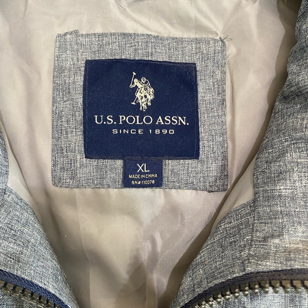 U.S.‎ Polo Assn. Men's Blue Puffer Vest - Picture 6 of 8